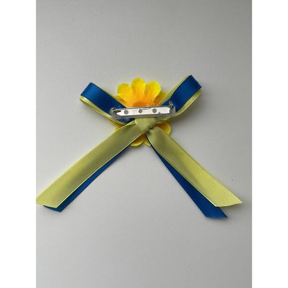 Set of 2 Lovely Pins In Support of Ukraine - Picture 3 of 3